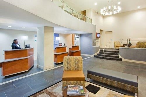 Holiday Inn Express Hotel Suites Atlanta Downtown reception